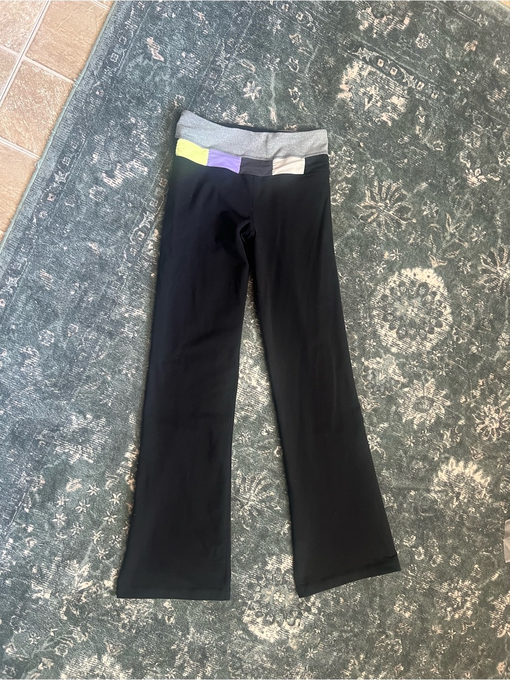 Lululemon Low Rise flare  Reversible to black leggings size 2